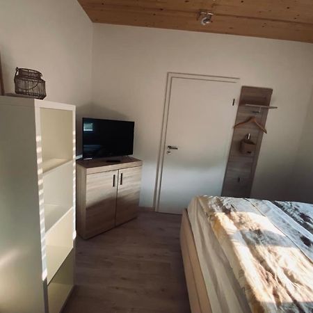 Zimmer M. Eigenem Bad Und Badewanne Direkt Am Wald Amoeneburg Luaran gambar